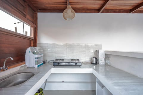 Deluxe Villa | Private kitchen | Full-size fridge, dishwasher, toaster, blender