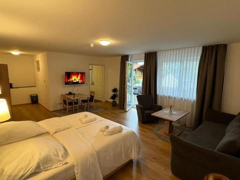 Double or Twin Room | Desk, free WiFi, bed sheets