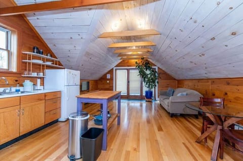 Welcome to the "Treehouse," a serene retreat nestled in the heart of Burlington, offering a warm blend of rustic charm and modern comfort.