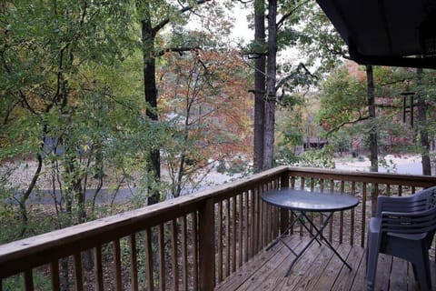 Upper Deck with Table/chairs