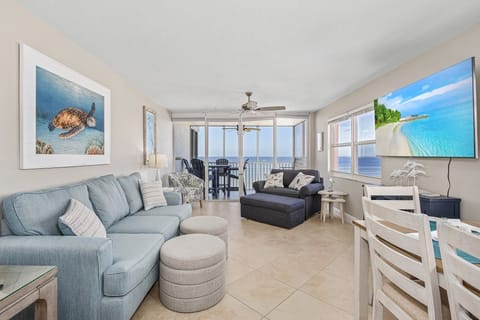 Apartment, 2 Bedrooms | Living area