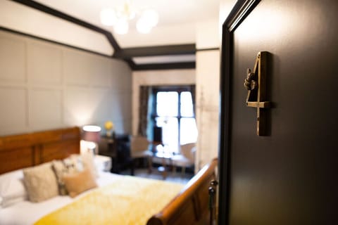 Premium Room | Desk, iron/ironing board, free WiFi