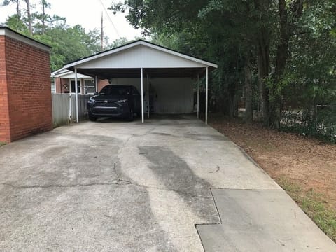Rear entrance parking…….Carport

Park on the left side only

2/3 car’s maximum 