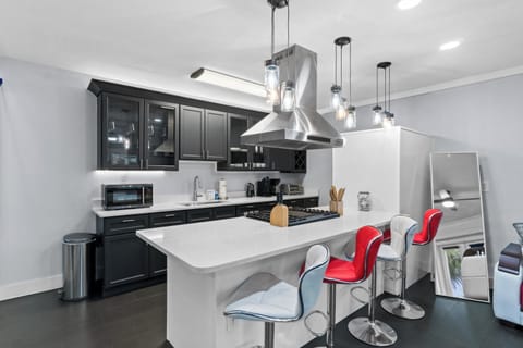 Standard Studio | Private kitchen | Full-size fridge, microwave, oven, stovetop