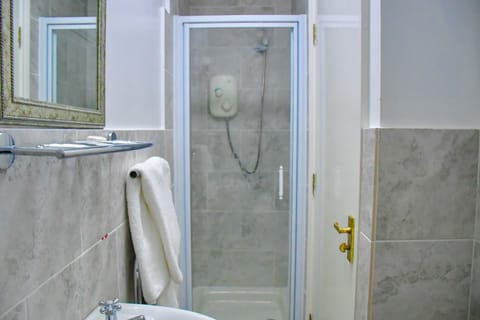 Standard Double Room, Ensuite (Double room) | Bathroom