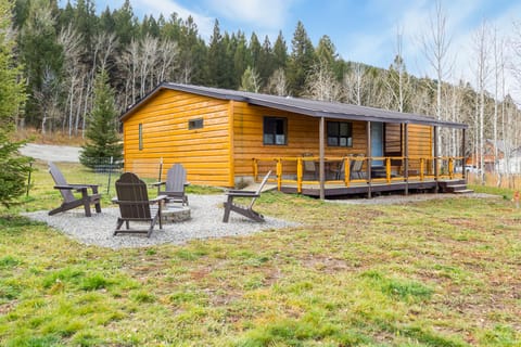 Gather around the outdoor firepit under Idaho's starry sky. Roast marshmallows, share stories, and create cherished memories in the spacious fenced backyard, perfect for relaxation and outdoor fun.