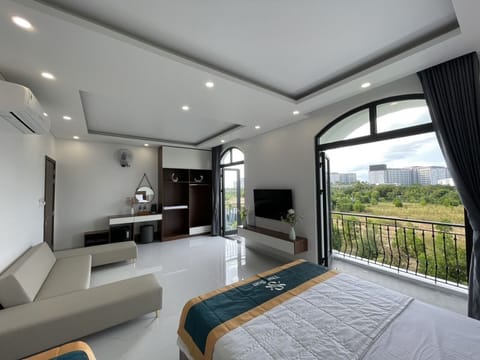 Family Room | Individually decorated, desk, laptop workspace, soundproofing