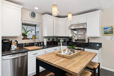 Well stocked kitchen for preparing all types of meals - STR23-0092