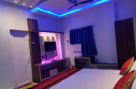 Deluxe Room | 1 bedroom, desk, soundproofing