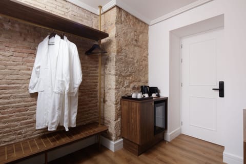 Suite | Minibar, in-room safe, soundproofing, free WiFi