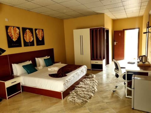 Standard Room | 1 bedroom, desk, laptop workspace, iron/ironing board
