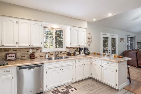 Kitchen and Livingroom open concept