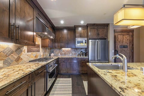 970 Northstar Dr Unit 306-print-007-008-Interior-3257x2171-300dpi