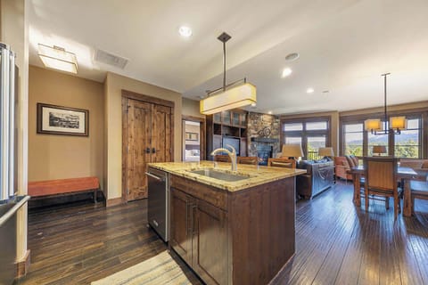 970 Northstar Dr Unit 306-print-006-006-Interior-3360x2240-300dpi