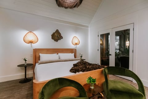 Individually decorated, individually furnished, iron/ironing board