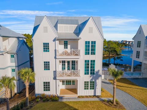 Street view of beautiful "Lakeside Love"