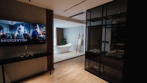 Luxury Double Room, 1 King Bed | Desk, free WiFi