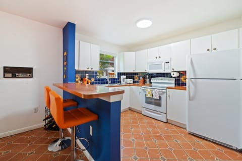 6 web or mls 2740 sw 28th ave