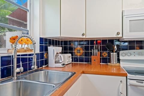 8 web or mls 2740 sw 28th ave