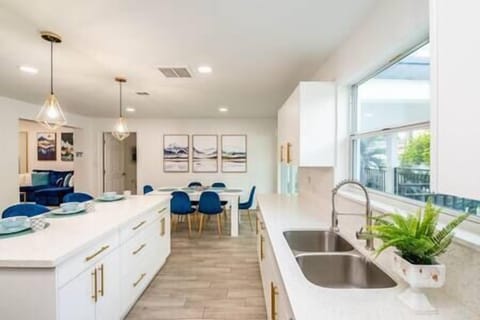 845c9bb8 11a1 41ea b948 535c8fca5e7a