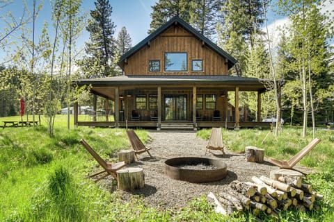 Cascade Vacation Rental | 2BR | 2BA | 1,800 Sq Ft
