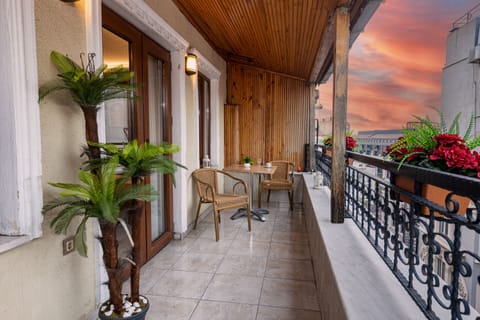 Panoramic Triple Room | Terrace/patio