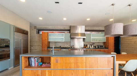 Superior House | Private kitchen | Full-size fridge, microwave, oven, toaster