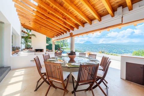 Superior House | Dining room