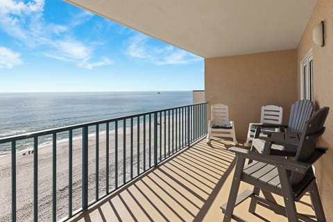 Welcome to Surfside Shores #1802