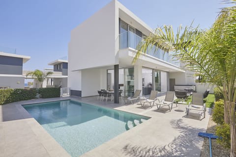 Villa OL13, Luxury 3BDR Protaras Villa, Close to Fig Tree Bay Beach