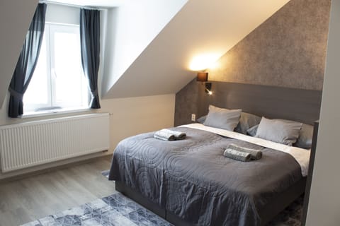 Business Room | Select Comfort beds, minibar, in-room safe, WiFi (free)