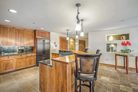 Kitchen & bar seating