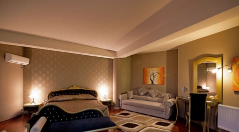 Royal Double Room | Desk, free WiFi