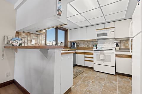 Bright-open kitchen with a natural/clean look