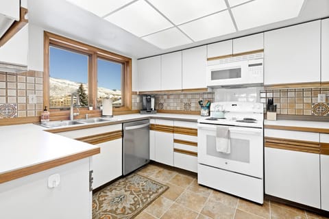 Bright-open kitchen with a natural/clean look