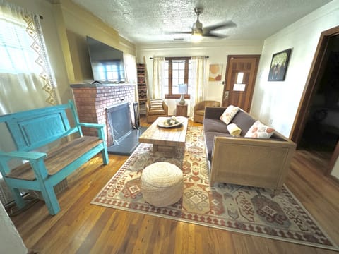Comfy Living Room. Fireplace. Smart TV