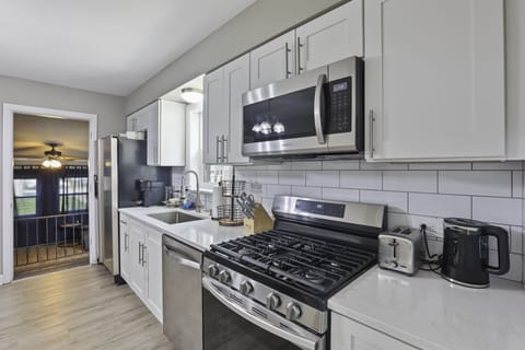 Indoors, Microwave, Oven, Kitchen, Sink