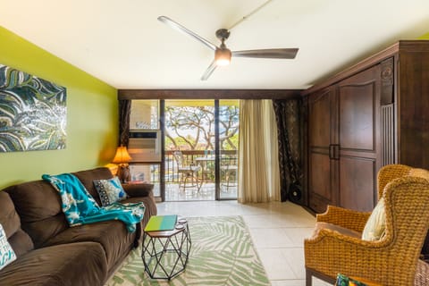 Welcome to Maui Vista! quiet, 3rd floor upscale unit, directly across from Beach