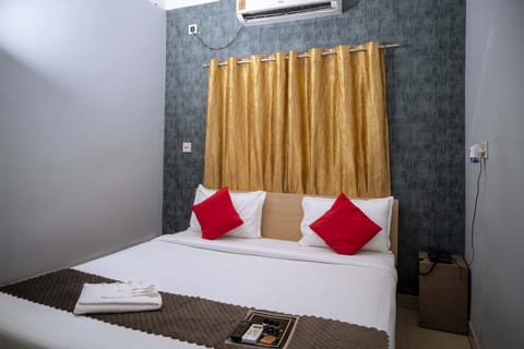 Basic Double Room | Egyptian cotton sheets, premium bedding, pillowtop beds, desk
