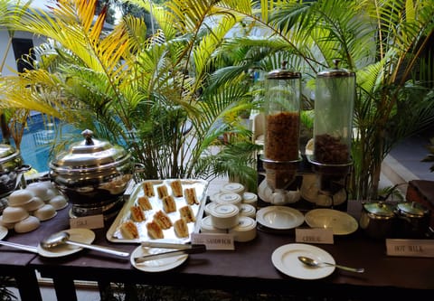 Daily buffet breakfast for a fee