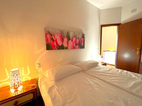 2 bedrooms, bed sheets