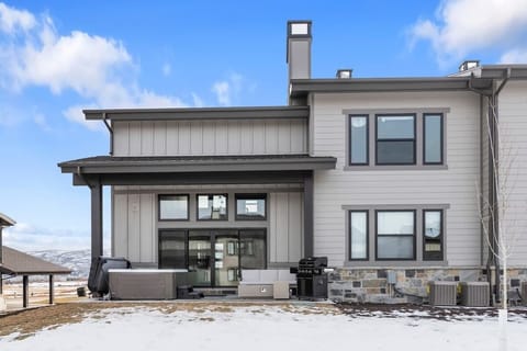 Private Hot Tub, Fire Pit, BBQ