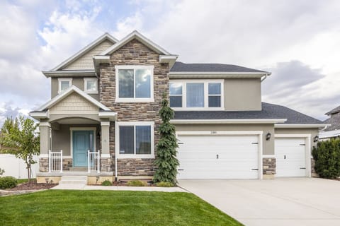 The front of the home with parking for up to 5-6 cars. 