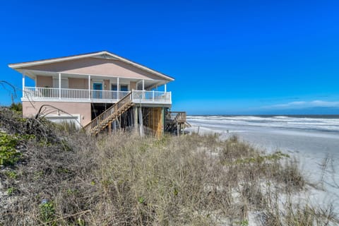 Wake up to the ocean waves on beautiful Vilano Beach!