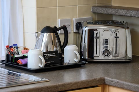 Standard Apartment | Private kitchen | Coffee/tea maker, electric kettle