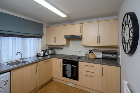 Standard Apartment | Private kitchen | Coffee/tea maker, electric kettle