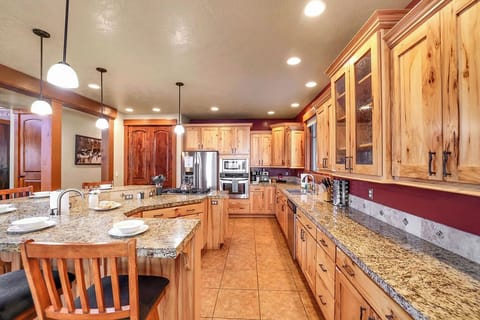 Gas range and two sinks so more than one cook can get to work.