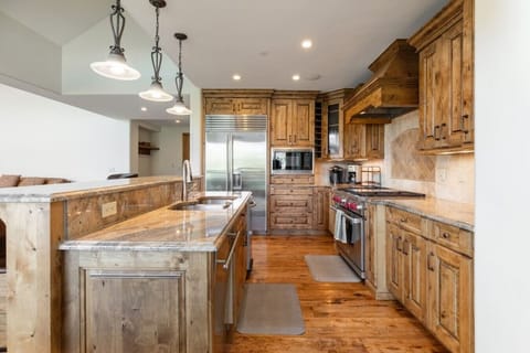 Fully remodeled kitchen fully stocked