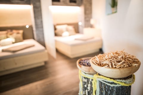 Sauna, body treatments, aromatherapy, hot stone massages