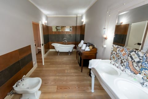 Superior Room | Bathroom | Free toiletries, hair dryer, slippers, bidet